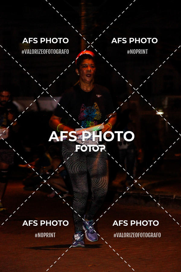 Achetez vos photos de l'vnementNeon Night Run 2019 - Belo Horizonte sur Fotop