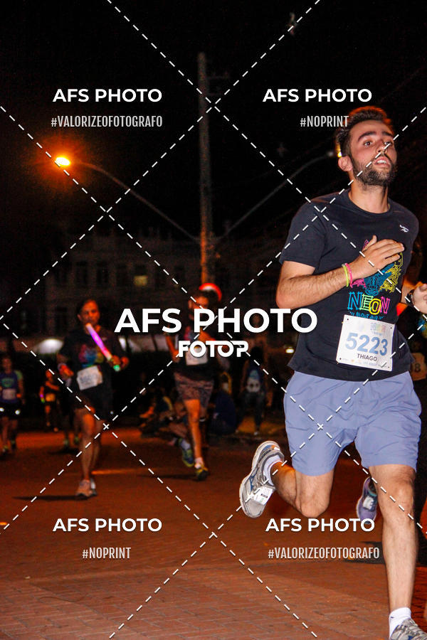 Achetez vos photos de l'vnementNeon Night Run 2019 - Belo Horizonte sur Fotop