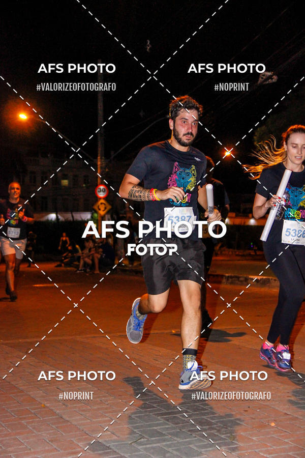 Compra tus fotos del eventoNeon Night Run 2019 - Belo Horizonte En Fotop