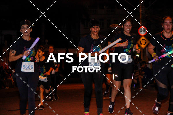 Compra tus fotos del eventoNeon Night Run 2019 - Belo Horizonte En Fotop
