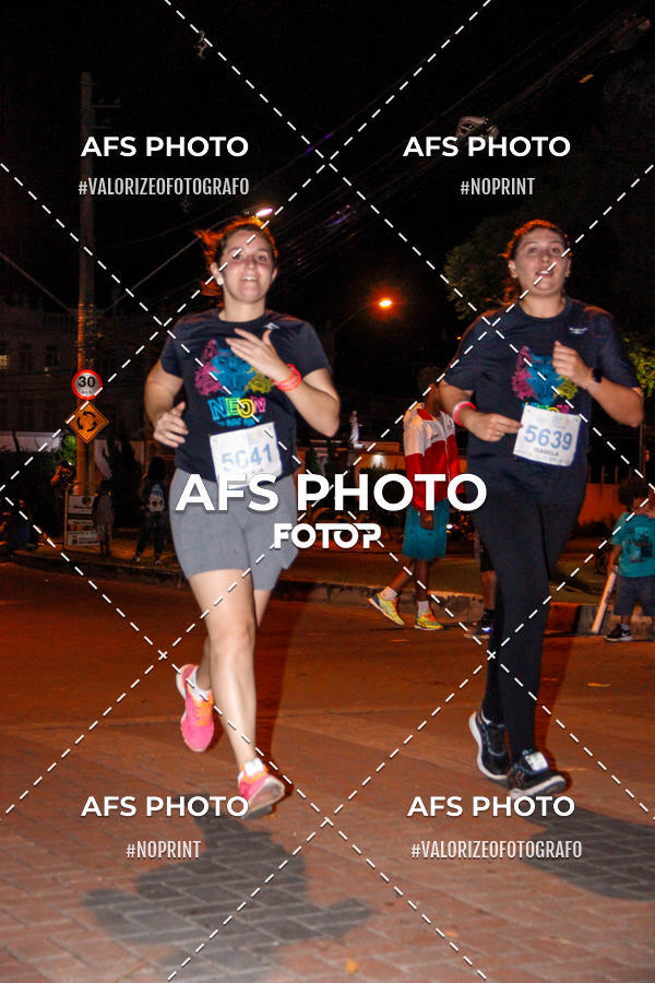 Achetez vos photos de l'vnementNeon Night Run 2019 - Belo Horizonte sur Fotop