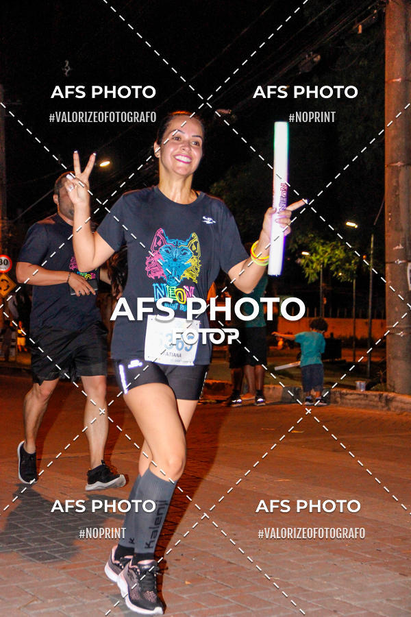 Achetez vos photos de l'vnementNeon Night Run 2019 - Belo Horizonte sur Fotop