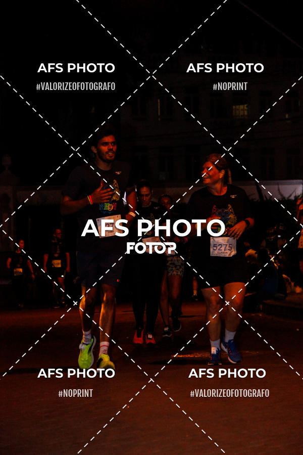Achetez vos photos de l'vnementNeon Night Run 2019 - Belo Horizonte sur Fotop