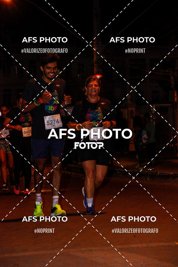 Achetez vos photos de l'vnementNeon Night Run 2019 - Belo Horizonte sur Fotop