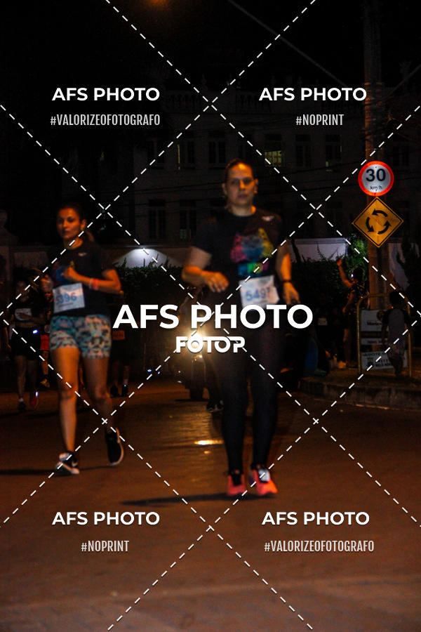 Achetez vos photos de l'vnementNeon Night Run 2019 - Belo Horizonte sur Fotop