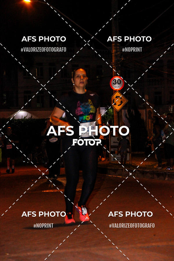 Achetez vos photos de l'vnementNeon Night Run 2019 - Belo Horizonte sur Fotop