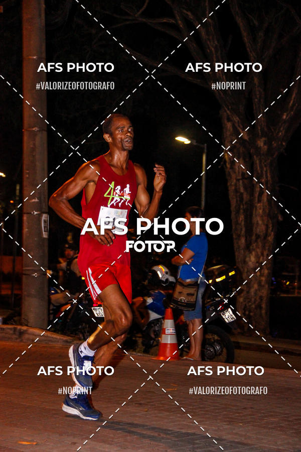 Achetez vos photos de l'vnementNeon Night Run 2019 - Belo Horizonte sur Fotop