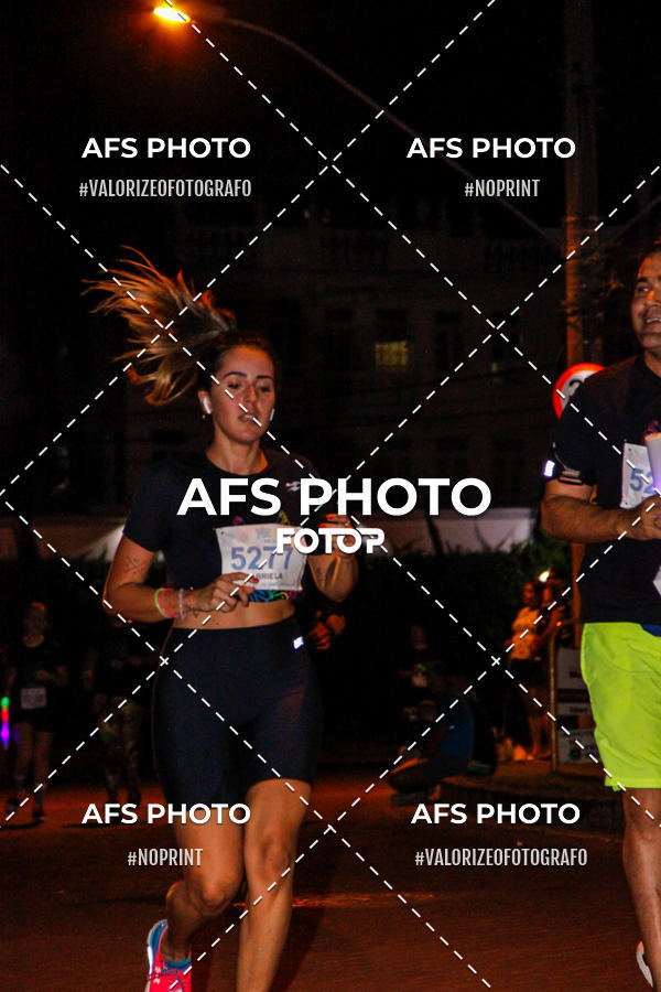 Achetez vos photos de l'vnementNeon Night Run 2019 - Belo Horizonte sur Fotop