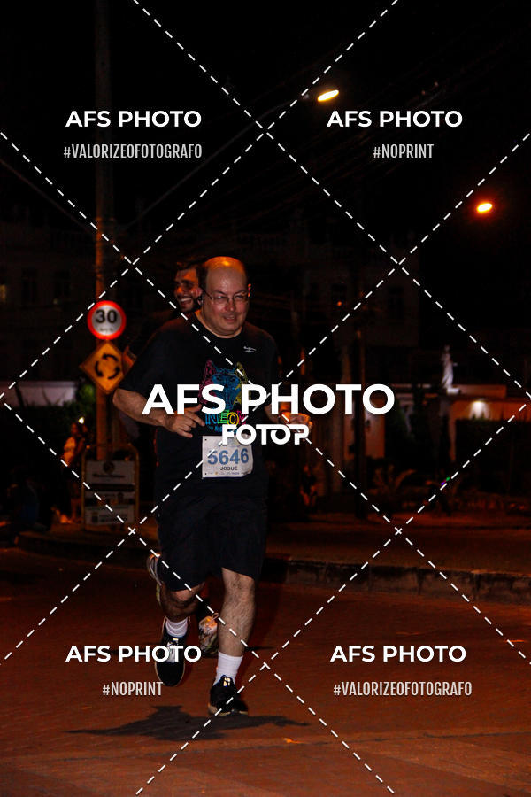 Achetez vos photos de l'vnementNeon Night Run 2019 - Belo Horizonte sur Fotop