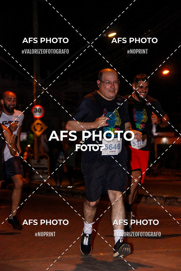 Achetez vos photos de l'vnementNeon Night Run 2019 - Belo Horizonte sur Fotop