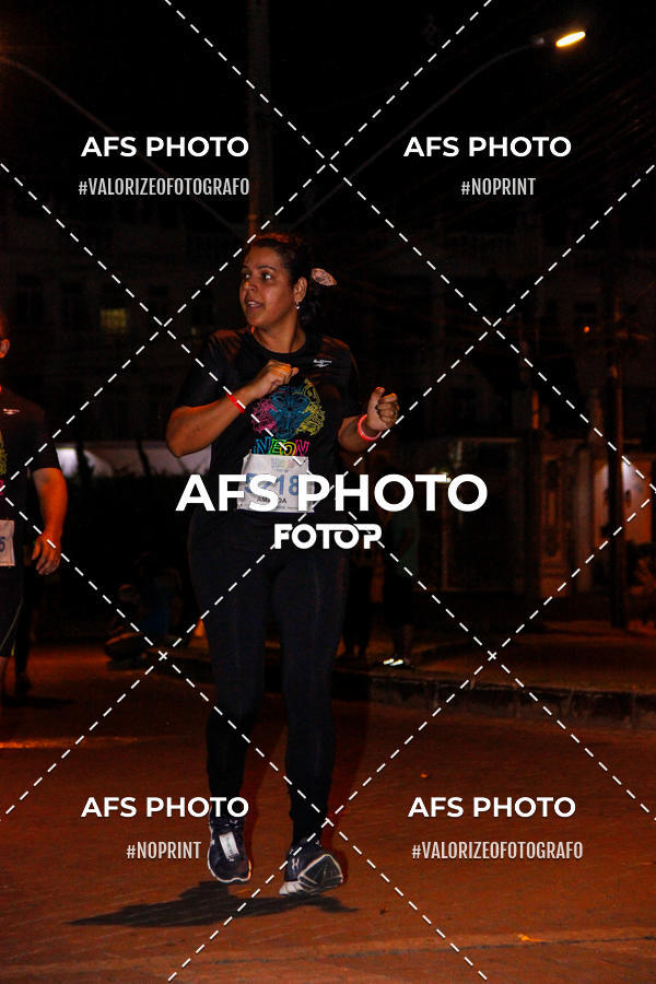 Achetez vos photos de l'vnementNeon Night Run 2019 - Belo Horizonte sur Fotop