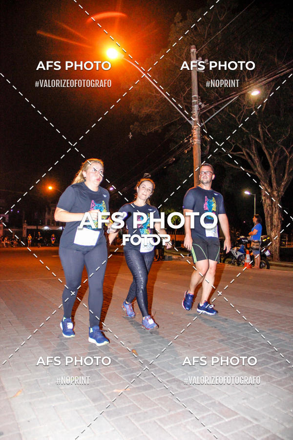 Achetez vos photos de l'vnementNeon Night Run 2019 - Belo Horizonte sur Fotop
