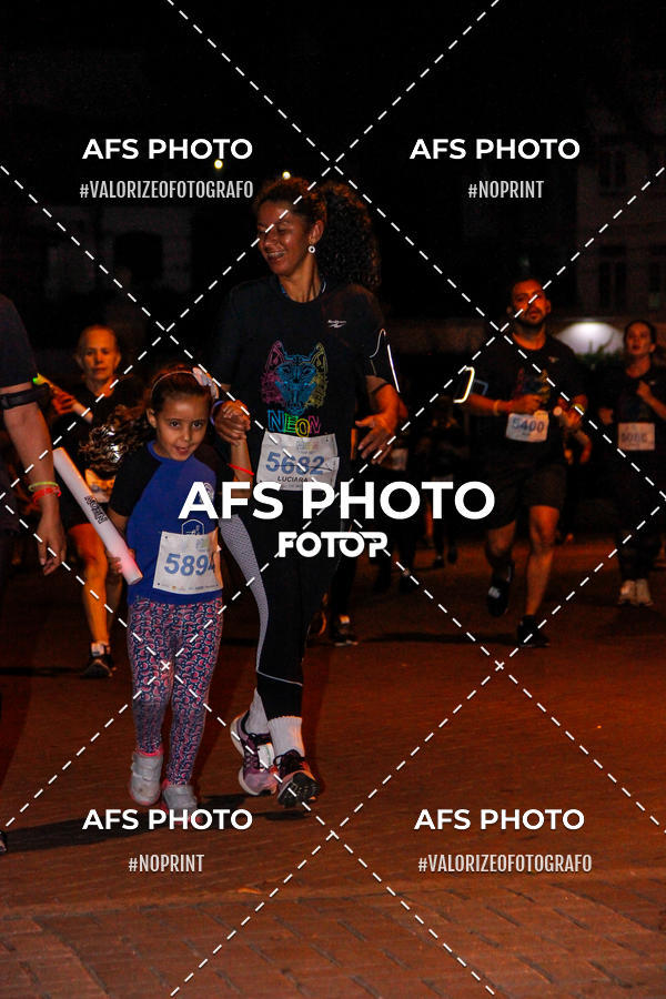 Achetez vos photos de l'vnementNeon Night Run 2019 - Belo Horizonte sur Fotop