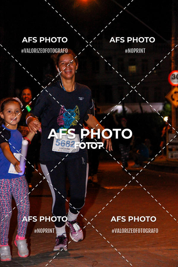 Achetez vos photos de l'vnementNeon Night Run 2019 - Belo Horizonte sur Fotop