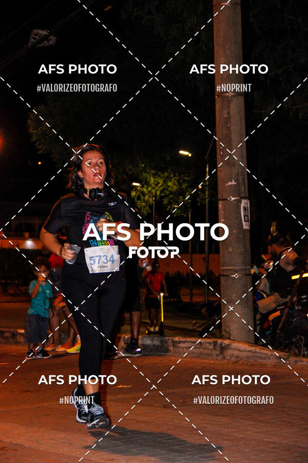 Achetez vos photos de l'vnementNeon Night Run 2019 - Belo Horizonte sur Fotop