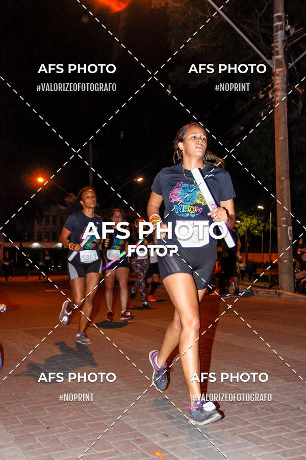 Achetez vos photos de l'vnementNeon Night Run 2019 - Belo Horizonte sur Fotop
