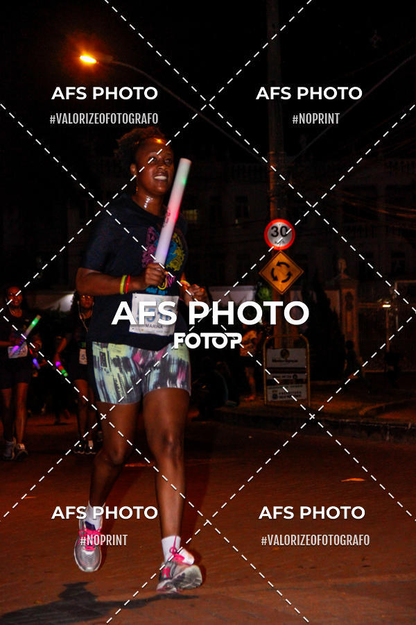 Achetez vos photos de l'vnementNeon Night Run 2019 - Belo Horizonte sur Fotop