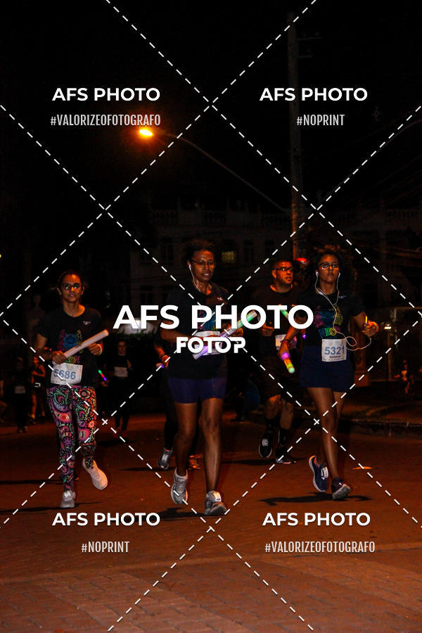 Achetez vos photos de l'vnementNeon Night Run 2019 - Belo Horizonte sur Fotop