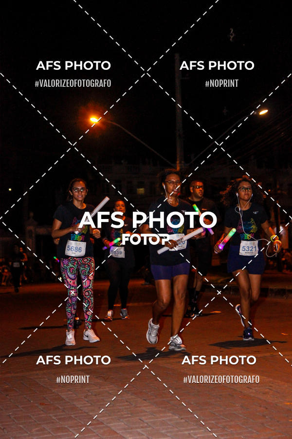 Achetez vos photos de l'vnementNeon Night Run 2019 - Belo Horizonte sur Fotop