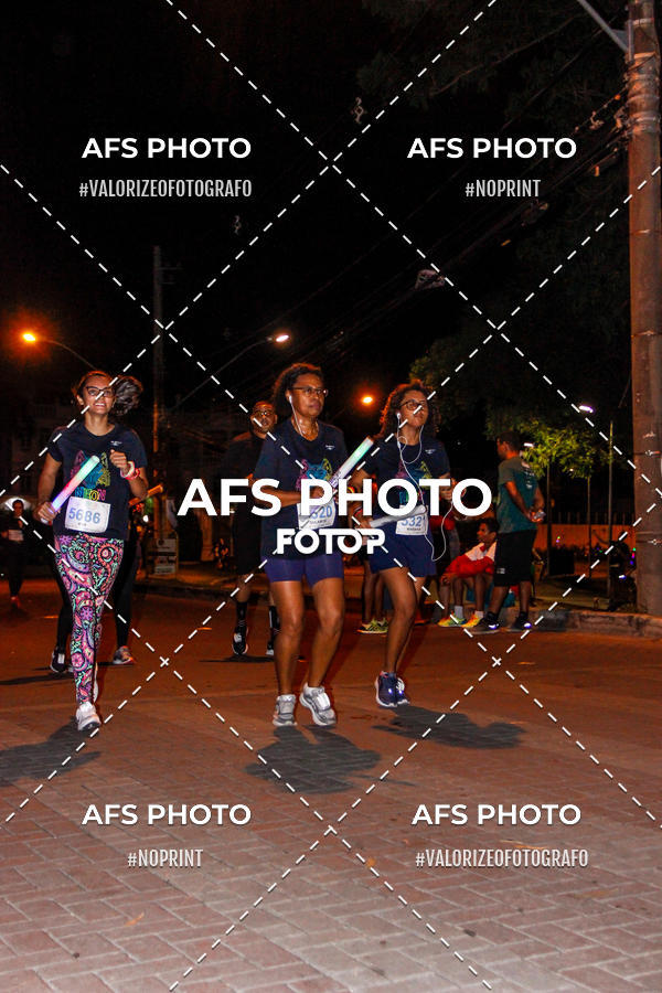 Achetez vos photos de l'vnementNeon Night Run 2019 - Belo Horizonte sur Fotop