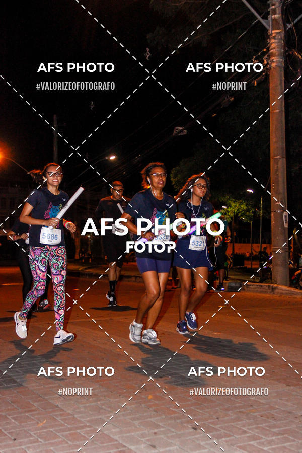 Achetez vos photos de l'vnementNeon Night Run 2019 - Belo Horizonte sur Fotop