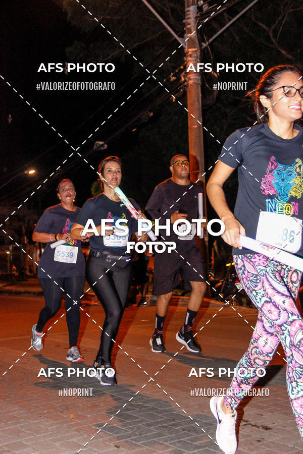 Achetez vos photos de l'vnementNeon Night Run 2019 - Belo Horizonte sur Fotop