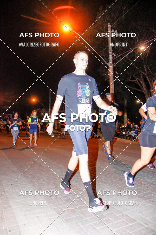 Buy your photos of the eventNeon Night Run 2019 - Belo Horizonte on Fotop