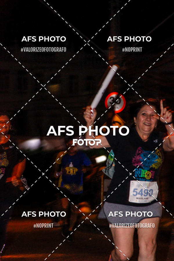 Buy your photos of the eventNeon Night Run 2019 - Belo Horizonte on Fotop