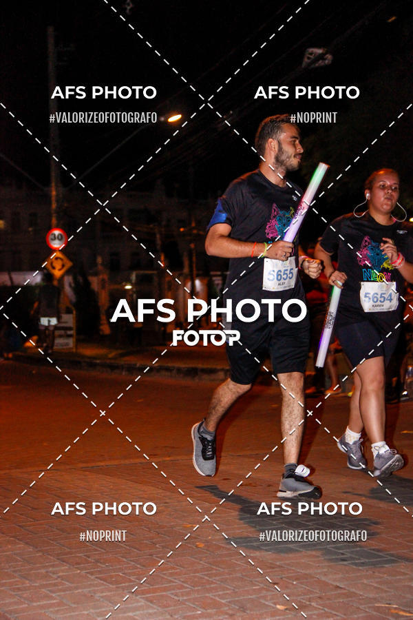 Achetez vos photos de l'vnementNeon Night Run 2019 - Belo Horizonte sur Fotop