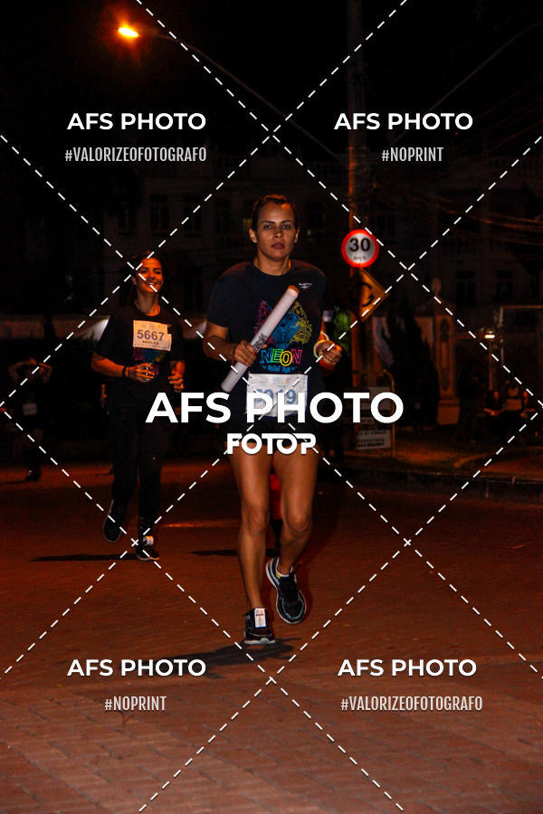 Achetez vos photos de l'vnementNeon Night Run 2019 - Belo Horizonte sur Fotop