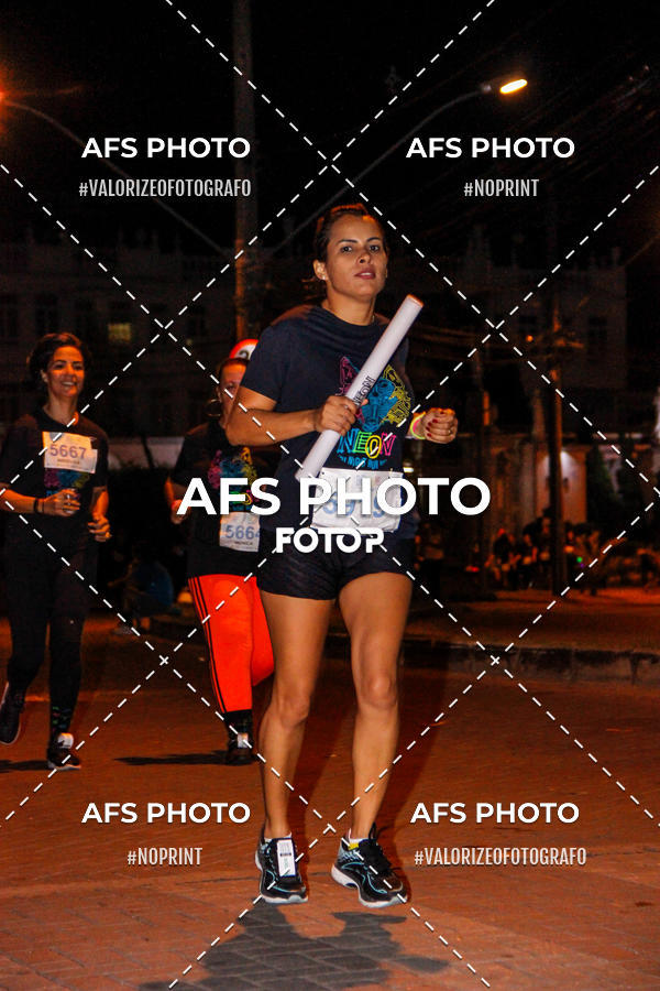 Achetez vos photos de l'vnementNeon Night Run 2019 - Belo Horizonte sur Fotop