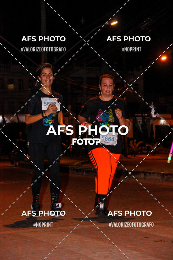 Achetez vos photos de l'vnementNeon Night Run 2019 - Belo Horizonte sur Fotop