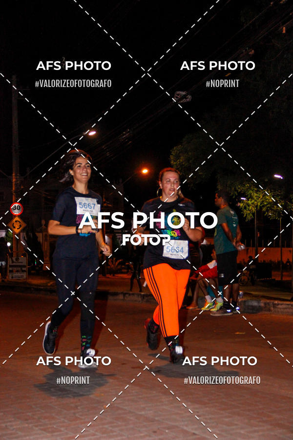 Achetez vos photos de l'vnementNeon Night Run 2019 - Belo Horizonte sur Fotop