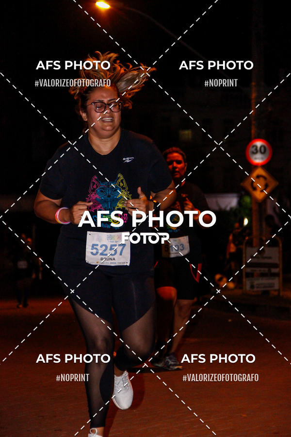Achetez vos photos de l'vnementNeon Night Run 2019 - Belo Horizonte sur Fotop