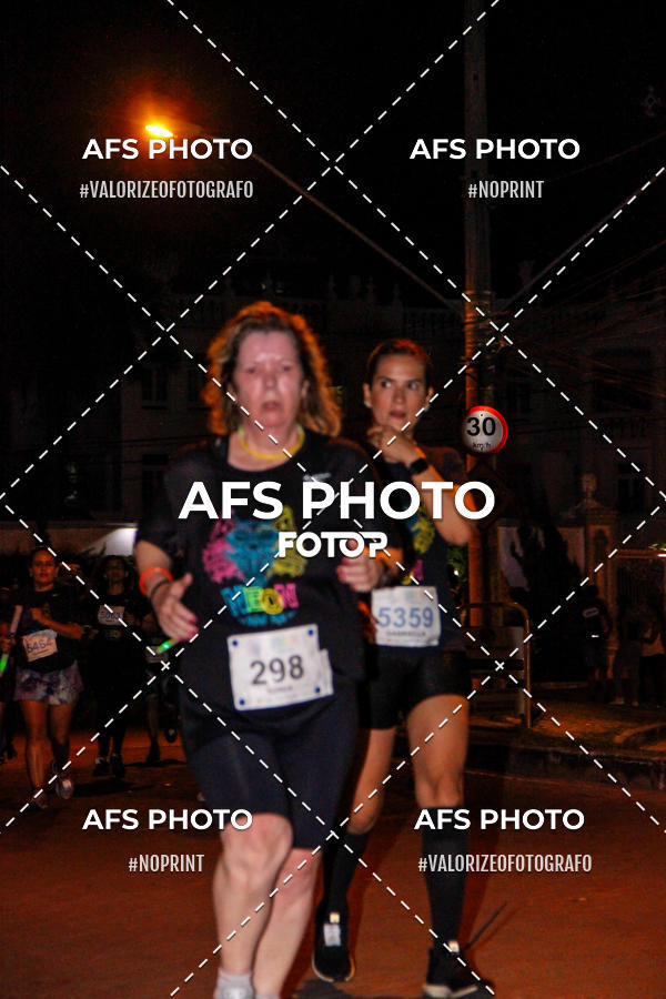 Achetez vos photos de l'vnementNeon Night Run 2019 - Belo Horizonte sur Fotop