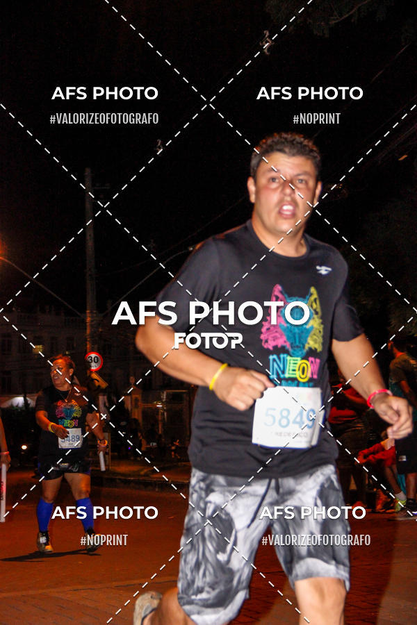 Achetez vos photos de l'vnementNeon Night Run 2019 - Belo Horizonte sur Fotop
