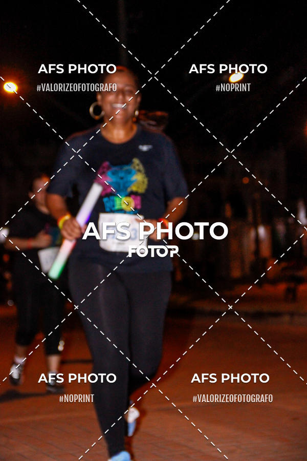 Achetez vos photos de l'vnementNeon Night Run 2019 - Belo Horizonte sur Fotop