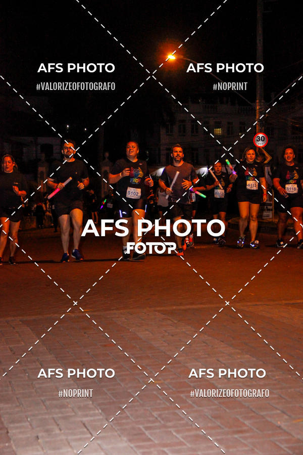 Achetez vos photos de l'vnementNeon Night Run 2019 - Belo Horizonte sur Fotop