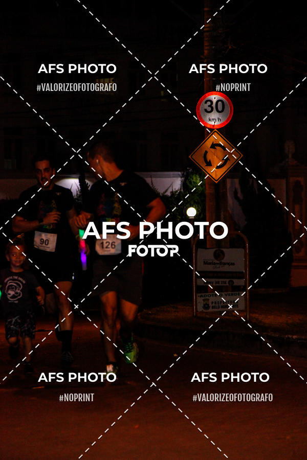 Achetez vos photos de l'vnementNeon Night Run 2019 - Belo Horizonte sur Fotop