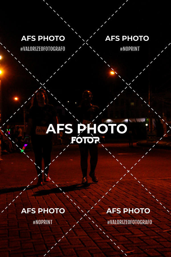 Achetez vos photos de l'vnementNeon Night Run 2019 - Belo Horizonte sur Fotop