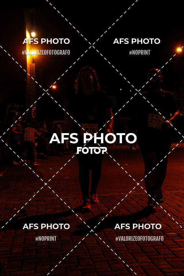 Achetez vos photos de l'vnementNeon Night Run 2019 - Belo Horizonte sur Fotop