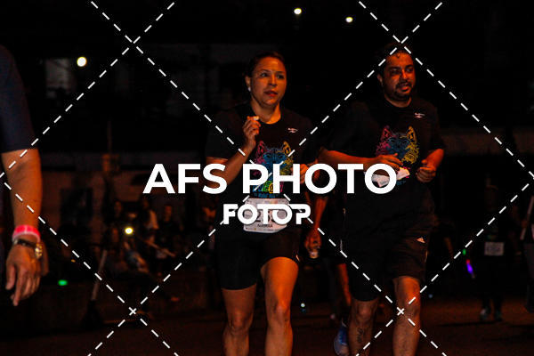 Compre as suas fotos do eventoNeon Night Run 2019 - Belo Horizonte no Fotop