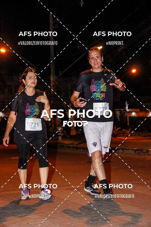 Achetez vos photos de l'vnementNeon Night Run 2019 - Belo Horizonte sur Fotop