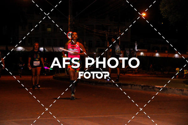 Achetez vos photos de l'vnementNeon Night Run 2019 - Belo Horizonte sur Fotop