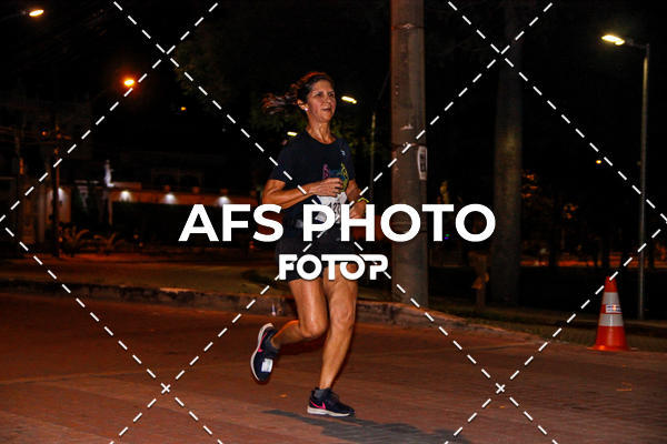 Achetez vos photos de l'vnementNeon Night Run 2019 - Belo Horizonte sur Fotop