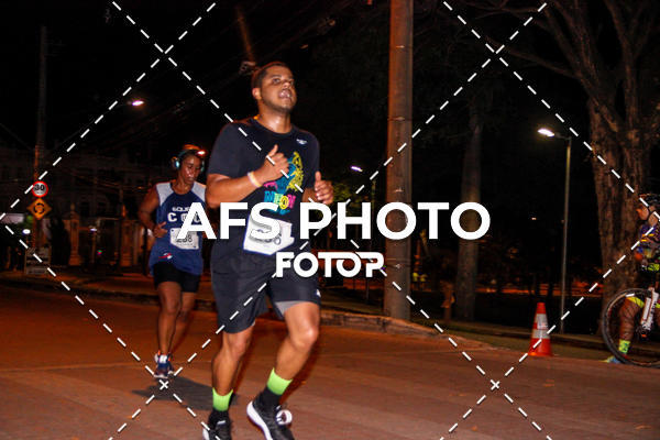 Achetez vos photos de l'vnementNeon Night Run 2019 - Belo Horizonte sur Fotop