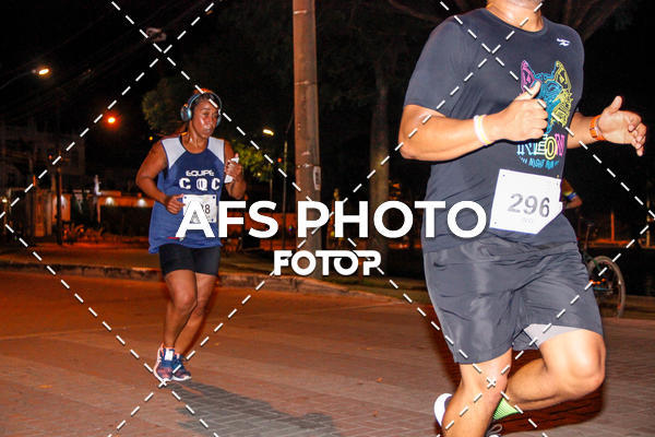 Achetez vos photos de l'vnementNeon Night Run 2019 - Belo Horizonte sur Fotop