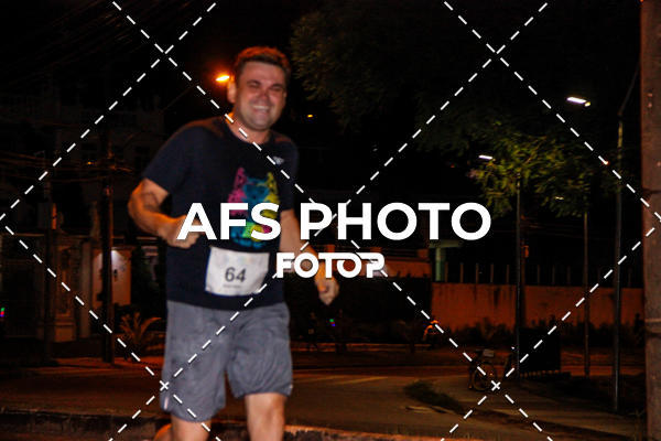Achetez vos photos de l'vnementNeon Night Run 2019 - Belo Horizonte sur Fotop