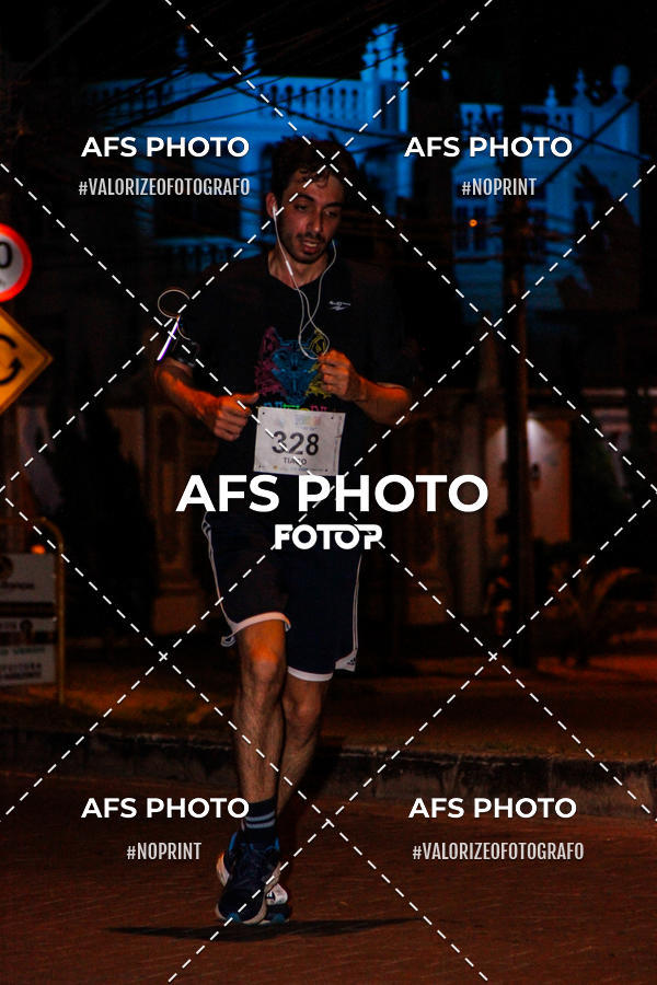 Achetez vos photos de l'vnementNeon Night Run 2019 - Belo Horizonte sur Fotop