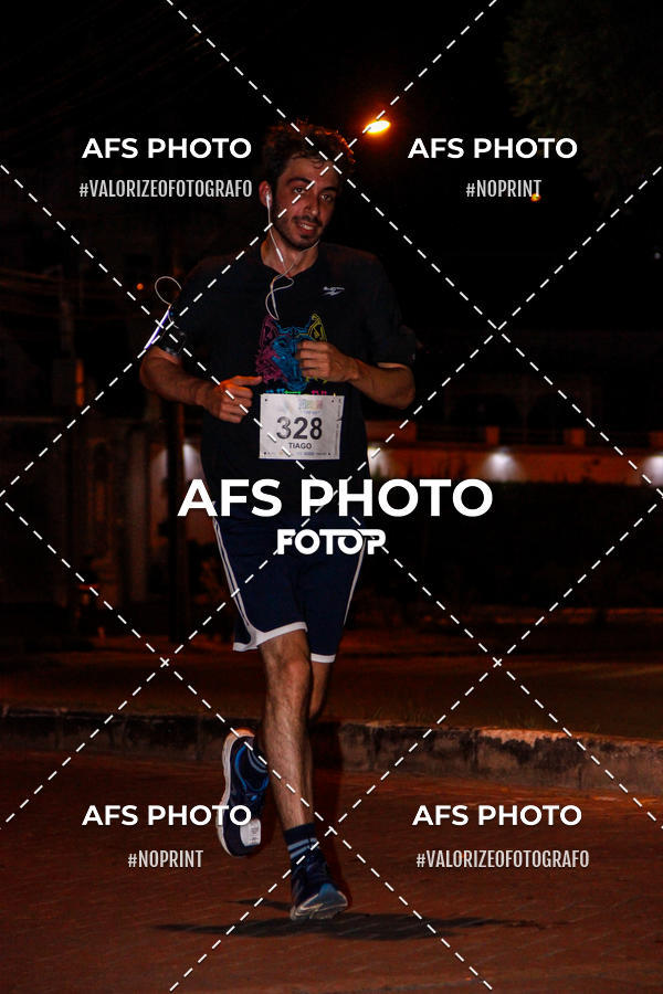 Achetez vos photos de l'vnementNeon Night Run 2019 - Belo Horizonte sur Fotop